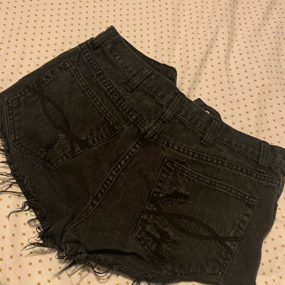 Abercrombie Black Frayed Jean Shorts Sz 2/ Sz 26 - Picture 5 of 7